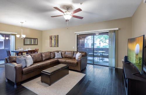 North Scottsdale Apartamento | Central Location, Heated Pool, Spa, Upgraded Unit, More