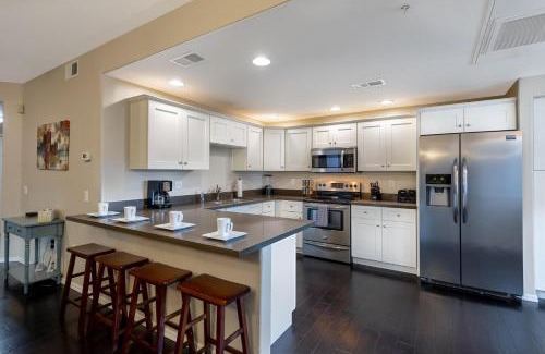 North Scottsdale Apartamento | Central Location, Heated Pool, Spa, Upgraded Unit, More