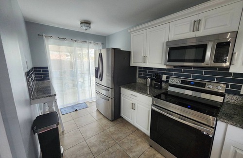 Indian Wells Casa | Central Location Lakeview Pool Villa near Disney