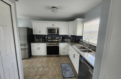 Indian Wells Casa | Central Location Lakeview Pool Villa near Disney