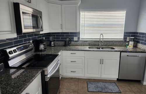 Indian Wells Casa | Central Location Lakeview Pool Villa near Disney