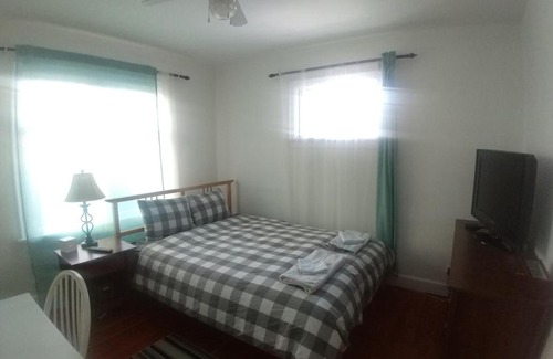 Rosedale Casa | Central Location Master Bedroom