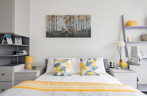 Lansbury Apartamento | Central Location with Canal Views