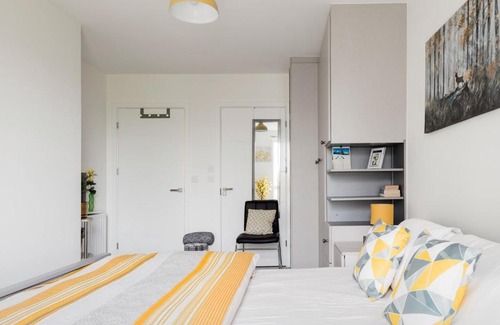 Lansbury Apartamento | Central Location with Canal Views