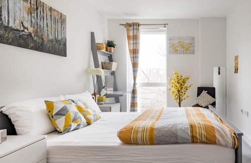 Lansbury Apartamento | Central Location with Canal Views