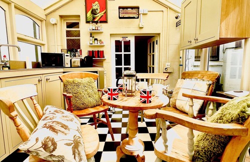 Churchill Apartamento | CENTRAL LONDON TOWNHOUSE! SHORT WALK TO BUCKINGHAM PALACE, RIVER METROS & CAFES!