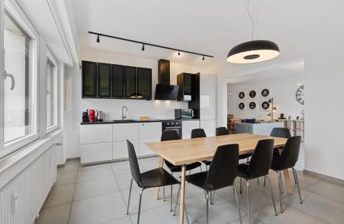 Bonnevoie Apartamento | Central Lux 2BR Apt with City Views & Balcony