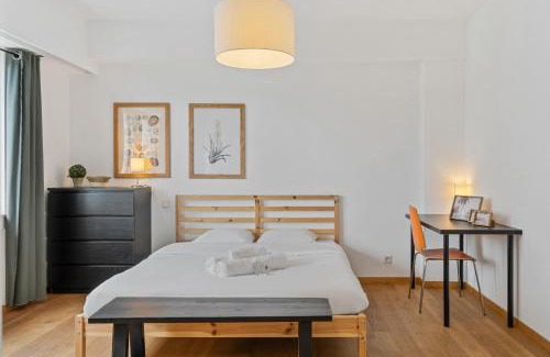 Bonnevoie Apartamento | Central Lux 2BR Apt with City Views & Balcony