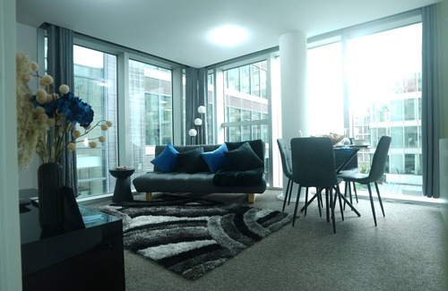 Central Milton Keynes Apartamento | Central M K 1-bedroom Apartment, Sleeps 4, Parking
