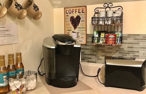 Oakland Apartamento | Central Maine Apartment offering 4 Seasons of Fun.