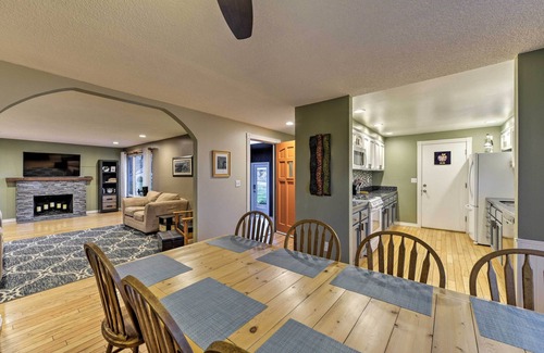 Medford Casa | ¡NUEVO! Central Medford Family Retreat w / Large Yard!