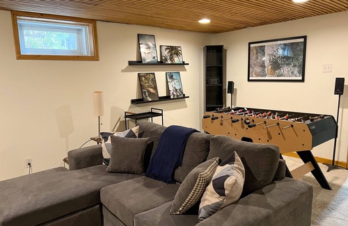 Tuxedo Casa | Central Mid-Century Modern Newly Renovated Bungalow