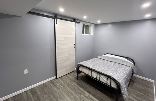 Barrie Casa | Central modern basement apartment close to lakes & skiing