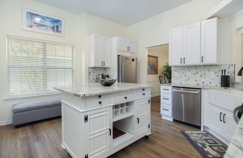 Mount Pleasant Casa | Central Mt. Pleasant Lake House - 10 Mins from Beach, Shopping, Restaurants!