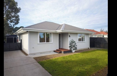 New Brighton Apartamento | Central Newbrighton Close to the beach Surfers,walking distance ,family friendly