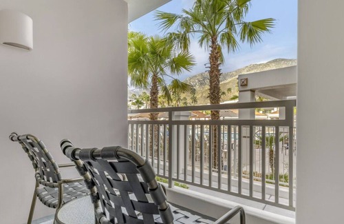 Canyon Corridor Complejo | Central Oasis: Modern 1BR, Pool Access, Aerial Tramway and Living Desert Nearby