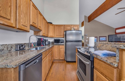 Deer Valley Casa | Central Park City Getaway with Private Hot Tub