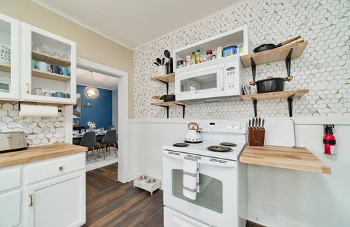 Manistee Casa | Central & Peaceful 3-bed home with a fireplace