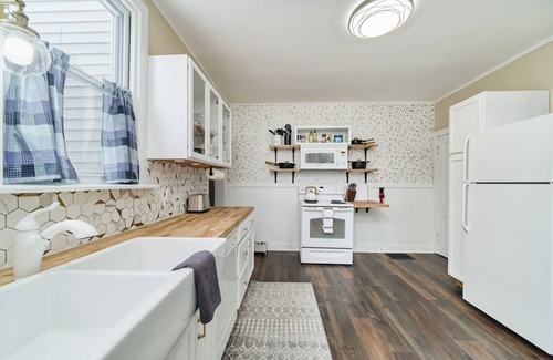 Manistee Casa | Central & Peaceful 3-bed home with a fireplace