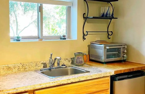 Toquerville Apartamento | Central & Peaceful Getaway at Cozy Studio Apt.