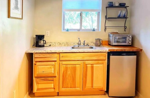 Toquerville Apartamento | Central & Peaceful Getaway at Cozy Studio Apt.