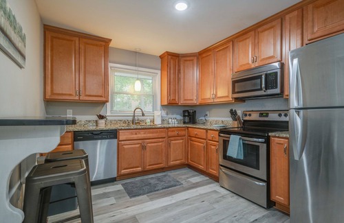 Newport News Casa | Central Peninsula 4 Bedroom, 3 Bathroom home
