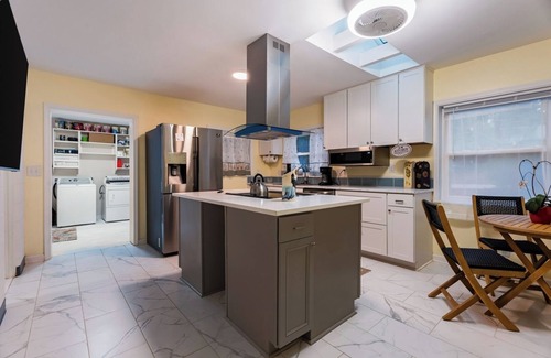 North Raleigh Casa | Central Pet-Friendly 2BR with Large Private Yard