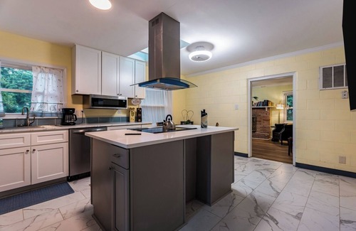 North Raleigh Casa | Central Pet-Friendly 2BR with Large Private Yard
