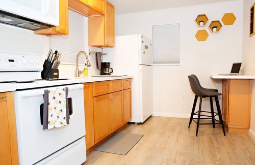 Garfield Casa | Central Phoenix Guest house - The Bee Hive