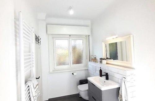 Marienthal Apartamento | Central Private Cozy Room w own entrance, Spacious Bathroom, on-site parking