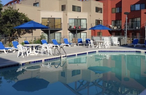Northwest Portland Condominio | Central Riverfront 1 bedroom condo with a view!