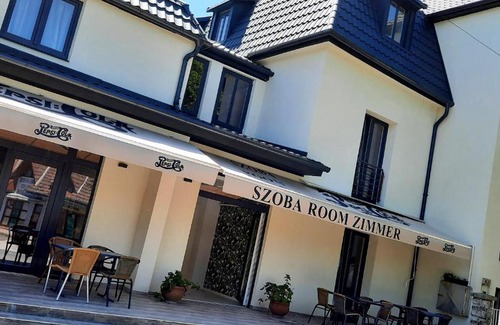 Balatonszarszo Hotel | Central Room