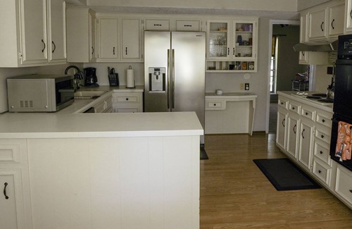 Leon Valley Casa | Central SA Stay at its Finest, Room for 12