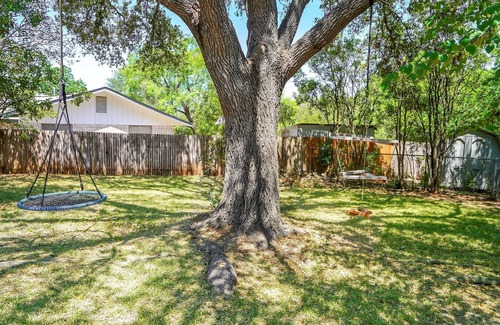 Leon Valley Casa | Central SA Stay at its Finest, Room for 12