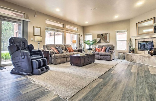 Morena Casa | Central San Diego Home: Fireplaces & Fire Pit