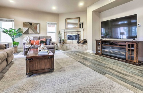 Morena Casa | Central San Diego Home: Fireplaces & Fire Pit