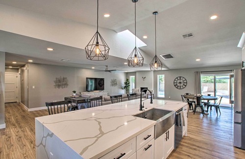 Avant Casa | Central Scottsdale Home w/ Pool & Game Room!