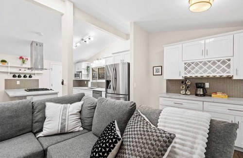 Serra Mesa Casa | Central SD - Family & Pet Friendly Home!