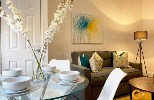 Dundee Apartamento | CENTRAL SERVICED APARTMENTS - Cosy 1 Bedroom - Modern - Close to Transport Links - Quiet Neighbourhood - Fast WiFi - Fully Equipped - Smart TVs in All Rooms - Monthly Stays Welcome - FREE Street Parking - Ideal Relocation to Dundee Accommodation