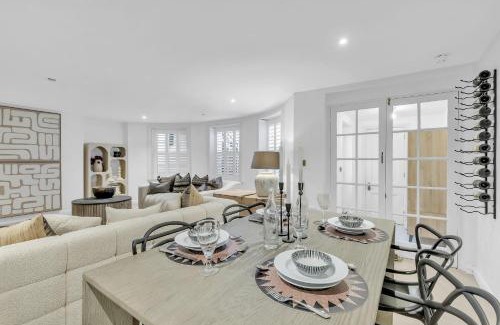 Worthing Apartamento | Central Snug with Patio By My Getaways