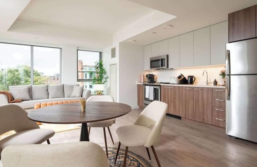 Central Square Apartamento | Central Space 2 BR Condo to Balance Life, Work Play! 7 Sleeps