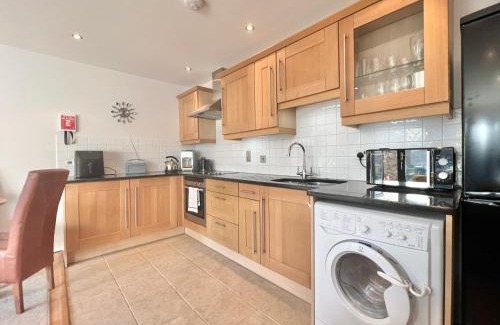 Kingsbridge Apartamento | Central Spacious Ground Floor Flat with Courtyard