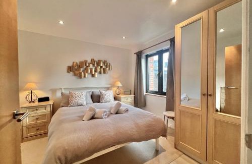 Kingsbridge Apartamento | Central Spacious Ground Floor Flat with Courtyard