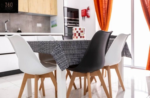 Pieta Apartamento | Central, spacious, large APT with super comfy BEDS