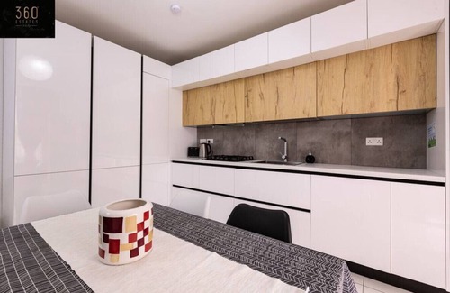 Pieta Apartamento | Central, spacious, large APT with super comfy BEDS