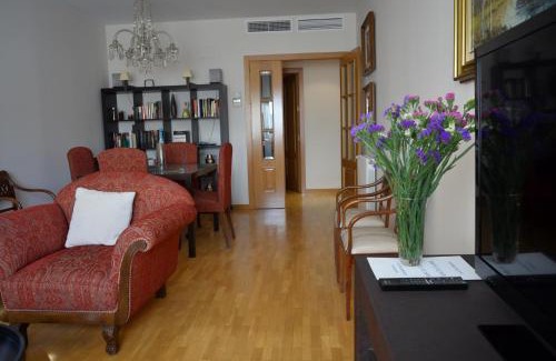 Plaza de Toros-Doctores-San Lázaro Apartamento | Central, Spacious Parking