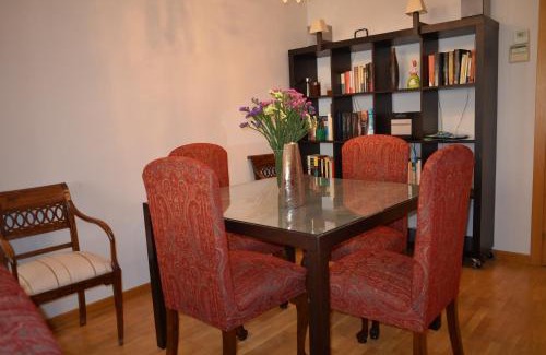Plaza de Toros-Doctores-San Lázaro Apartamento | Central, Spacious Parking