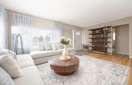 Paradise Hills Casa | Central Spacious