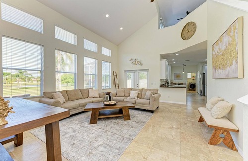 Trailer Estates Casa | Central Sprawl Pool+Spa!