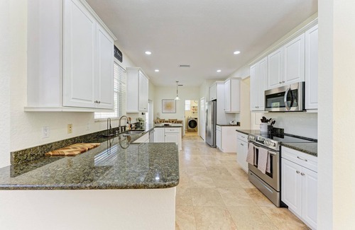 Trailer Estates Casa | Central Sprawl Pool+Spa!